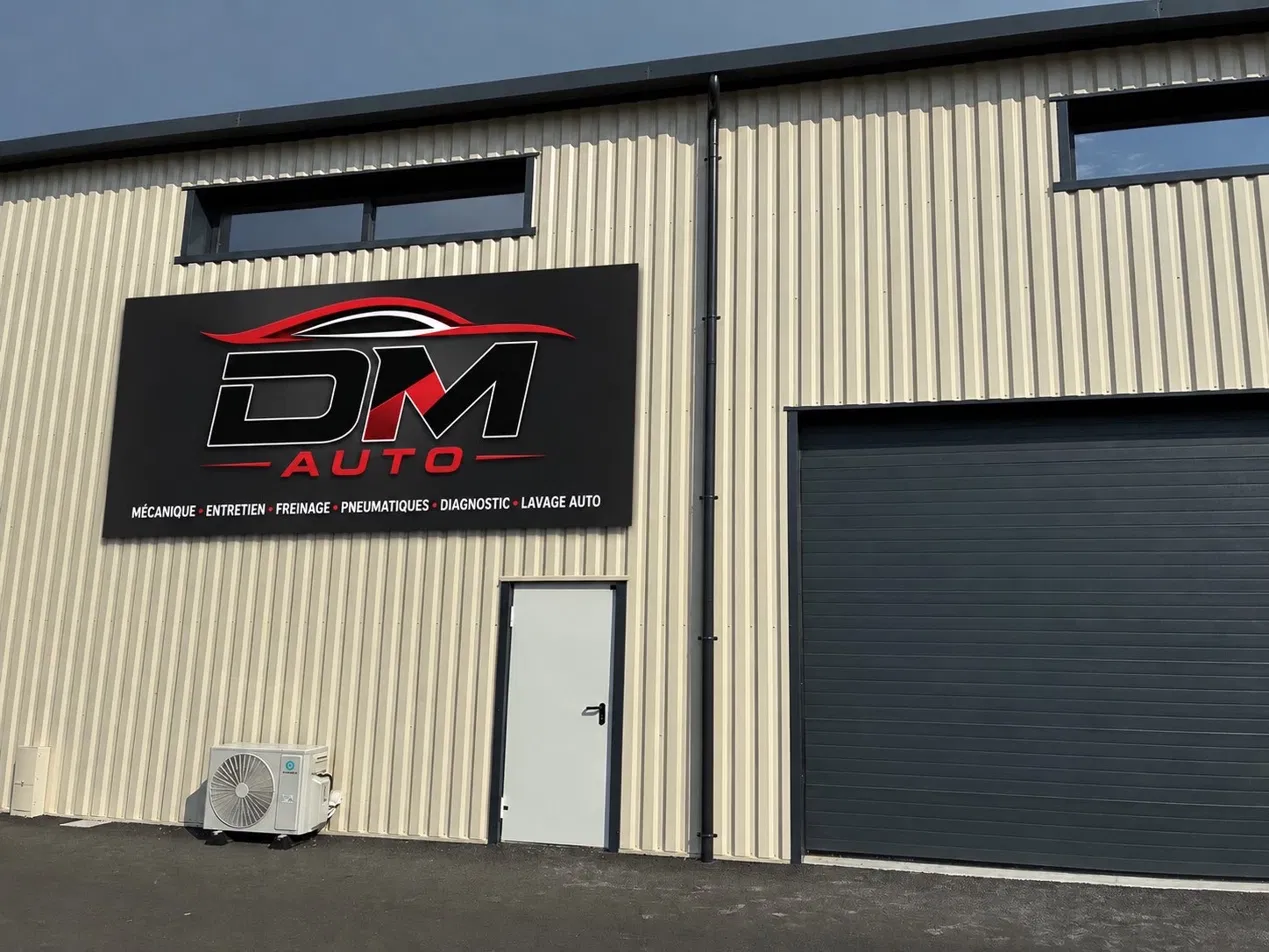 Enseigne DM AUTO à Cestas